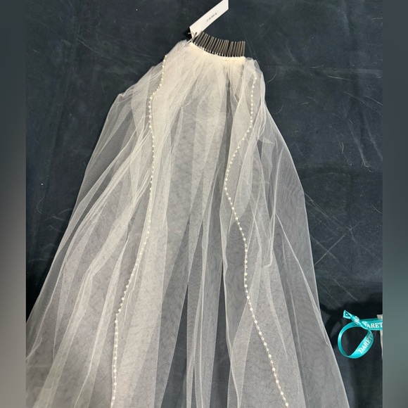 Brand New Ivory Bridal Veil with Pearl Trim - Picture 6 of 8